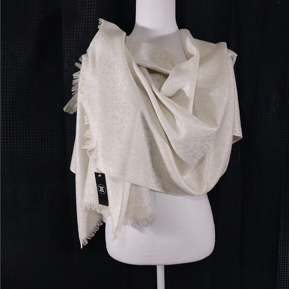 NWT! MARCUS ADLER NEW YORK! SILVER EMBROIDERED CREAM SCARF, WRAP, LARGE! - Picture 4 of 10